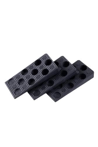 Klínky montážní plastové 70 x 30 x 8 mm 50 ks